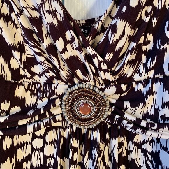 BROWN AND CREAM SLEEVELESS DRESS w BEADED CENTER - Picture 4 of 8